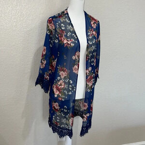 NWOT Belle De Jour Floral Kimono